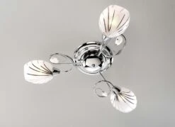 Deckenleuchte Aus Metall Und Glaslampenschirmen