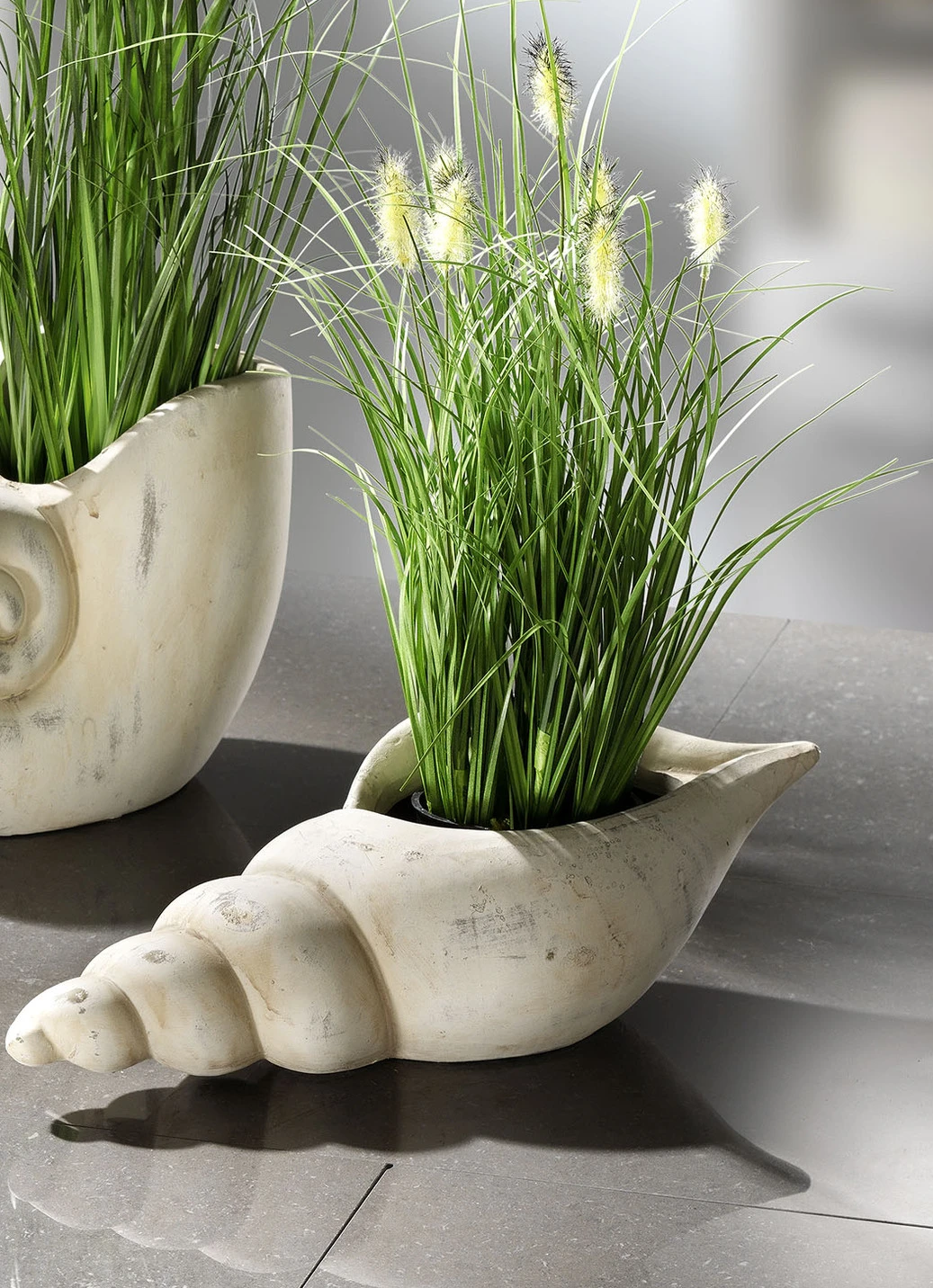 Grasbusch Aus Kunstmaterial In Muschel 3 Grasbusch Aus Kunstmaterial In Muschel