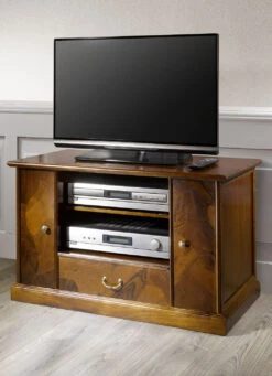 Hochwertige Teilmassive Möbelserie -Qualitätshausladen hochwertige teilmassive moebelserie farbe nussbaum 2