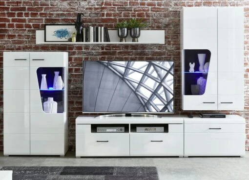 Hochwertige Wohnwand Mit Softclose Und LED-Beleuchtung
