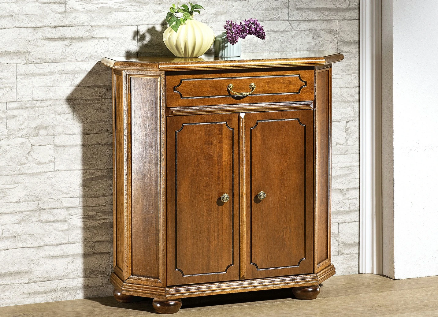 Kommode, 2-türig Mit Detailreichen Schnitzereien 3 Kommode, 2-türig Mit Detailreichen Schnitzereien