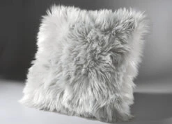 Kuschelige Brücken, Teppiche Und Dekokissen Im Naturgetreuen Kunstfell -Qualitätshausladen kuschelige bruecken teppiche und dekokissen im naturgetreuen kunstfell farbe silber groesse 915