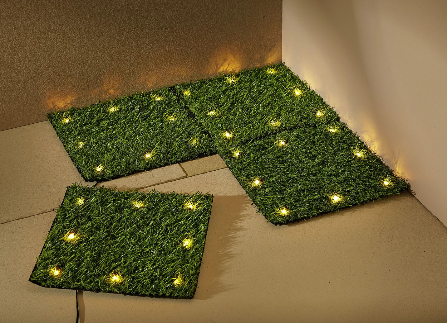 LED-Solar-Grasplatten, 4er-Set 4 LED-Solar-Grasplatten, 4er-Set – Bild 2