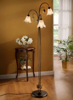 Stehleuchte Aus Metall Mit Dekorativem Beiwerk