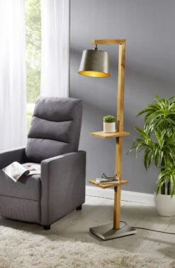 Stehleuchte Mit Kleinen Ablageböden