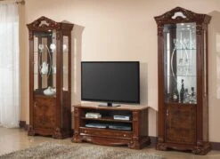 Stilvolles Möbelprogramm, Verschiedene Ausführungen