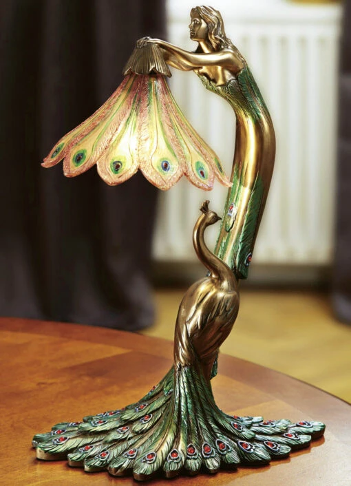 Tischleuchte In Form Einer Frauenfigur
