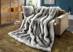 Wohn-Accessoires Aus Naturgetreuem Langhaar-Webpelz 7 Wohn-Accessoires Aus Naturgetreuem Langhaar-Webpelz -Qualitätshausladen wohn accessoires aus naturgetreuem langhaar webpelz farbe weiss silber meliert groesse 910